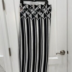 Black and White Striped Long Pareo - no ruffle
